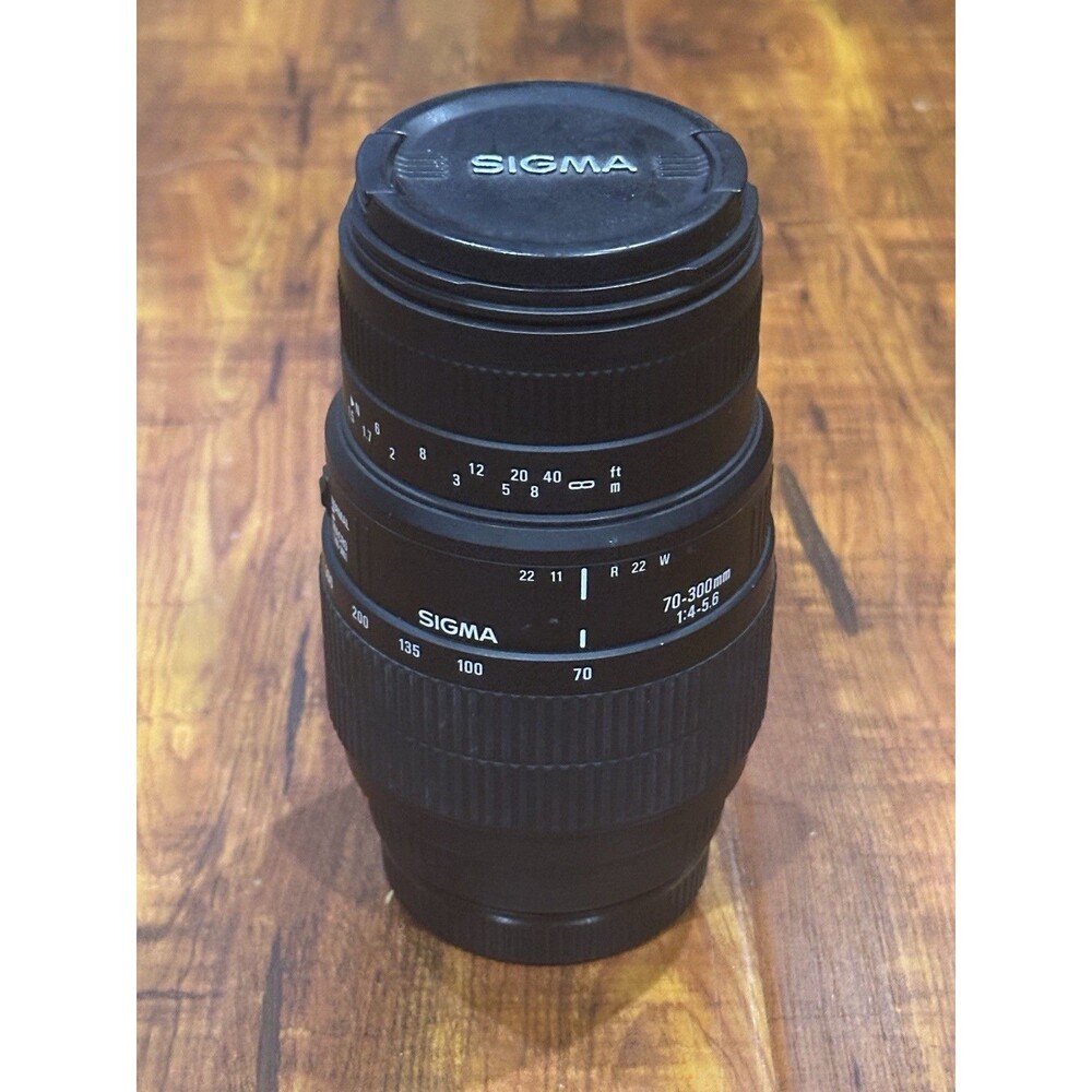 SIGMA 70-300mm f/4-5.6 Macro Lens for Minolta AF